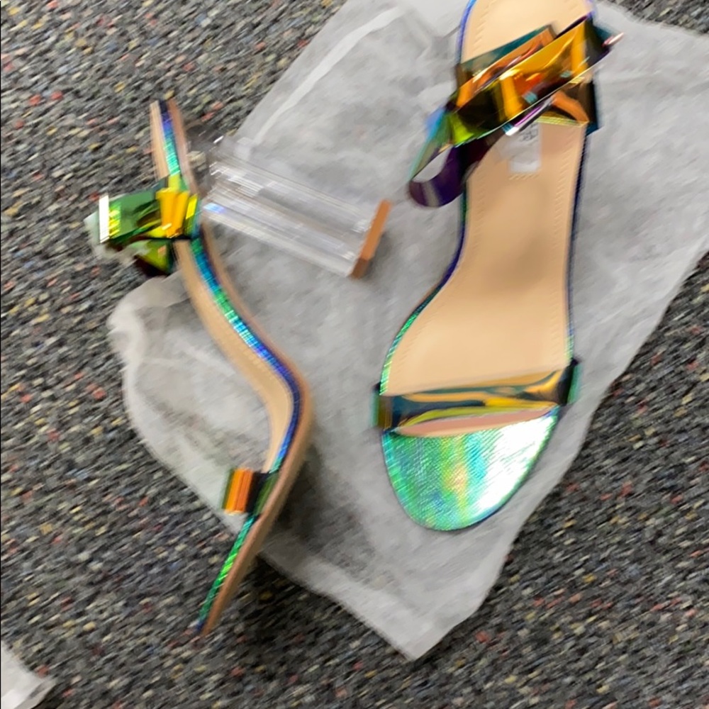 CAPE Robbin New “MERCY “ Sandals size 8.5M.